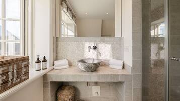 Dusche, Haartrockner, Seife