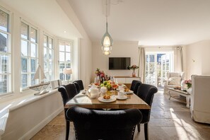 Unclassified image, 3 of 45, button