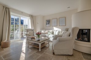 TV, fireplace, stereo