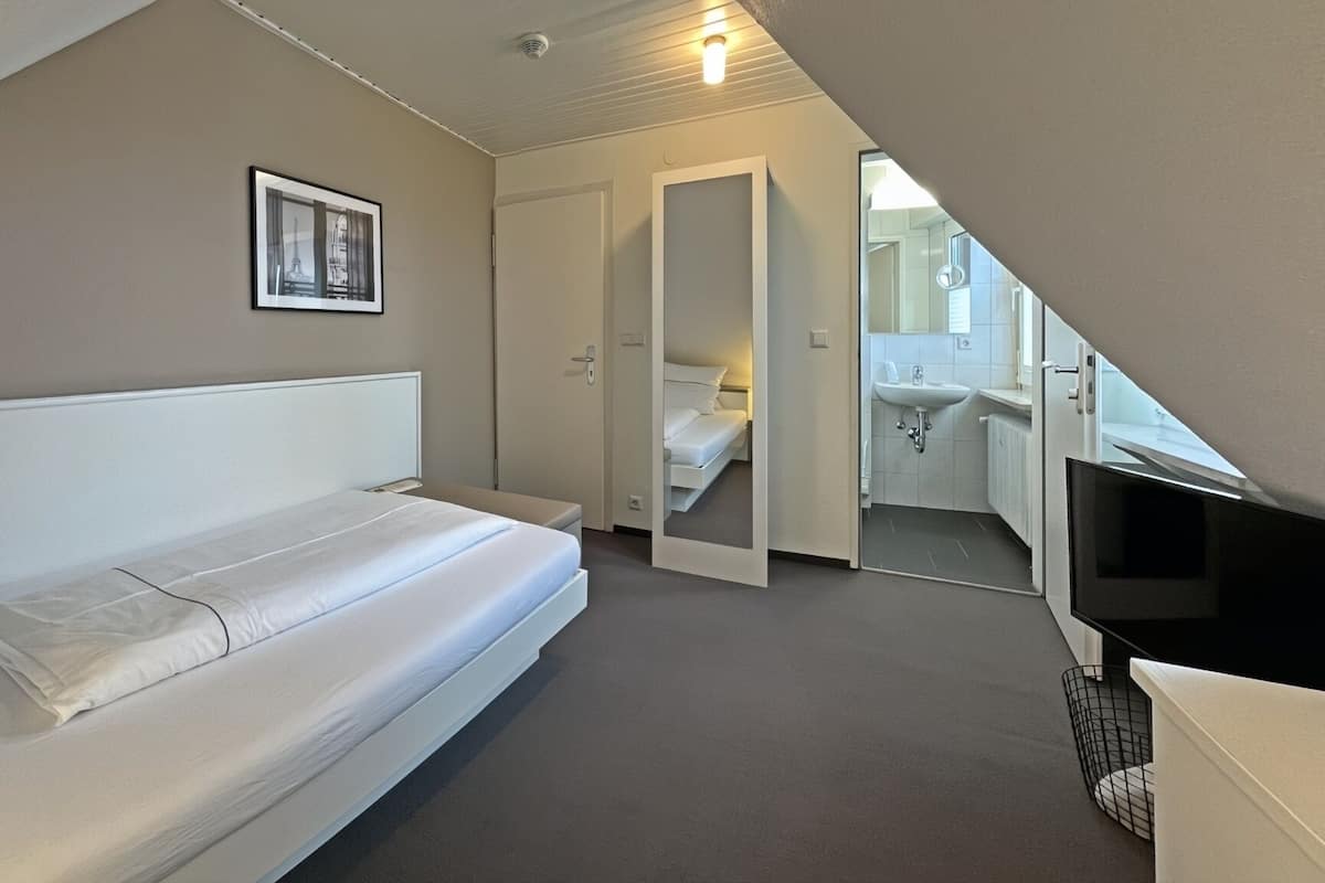 Single Room | In-room safe, free WiFi
