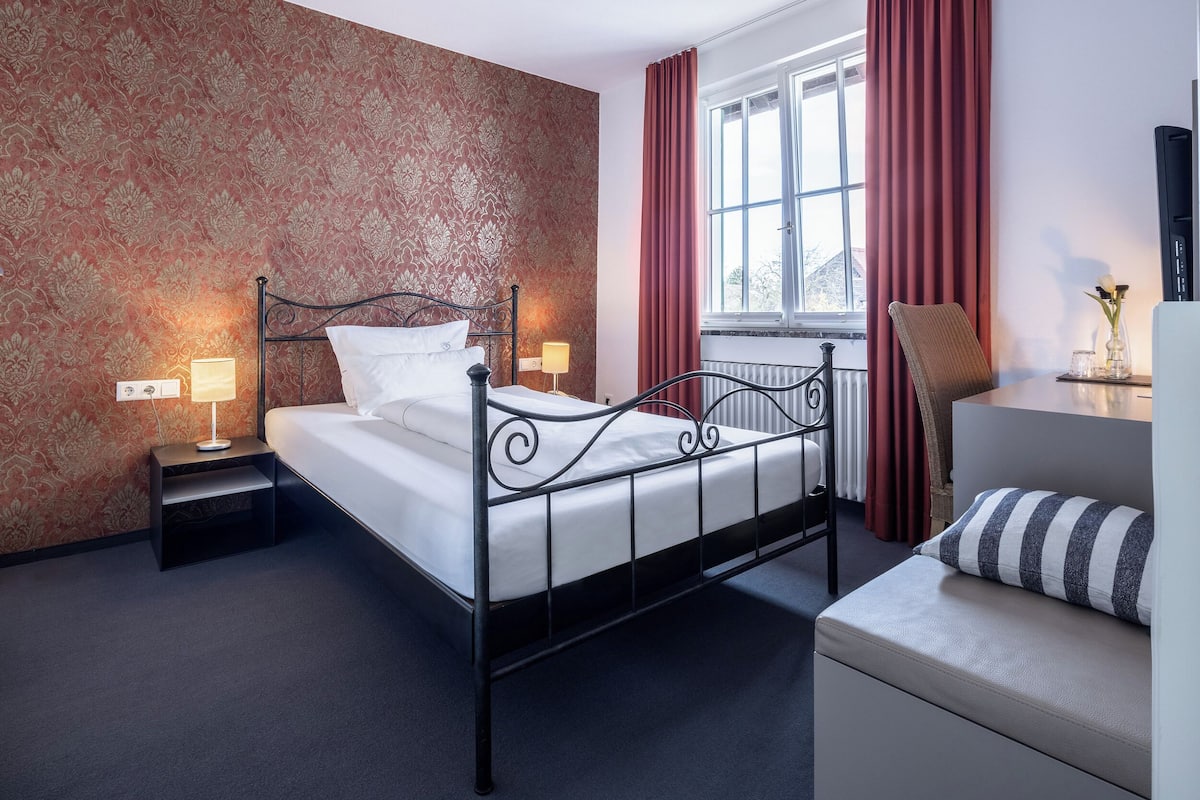 Single Room | In-room safe, free WiFi
