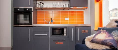 Apartment, City View | Private kitchen | Fridge, microwave, oven, stovetop