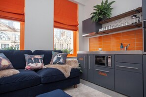 아파트, 시내 전망 | 전용 주방 | 냉장고, 전자레인지, 오븐, 쿡탑