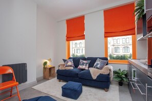 Living area - Higgihaus St Mary's Apts Front (Cardiff)