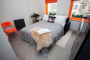 Living area - Higgihaus St Mary's Apts Front (Cardiff)