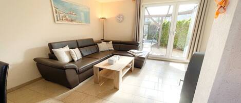 Televisión, chimenea y tenis de mesa