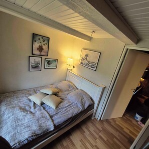 4 bedrooms, in-room safe, iron/ironing board, free WiFi