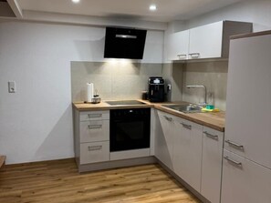 Microonde, forno, piano cottura, lavastoviglie