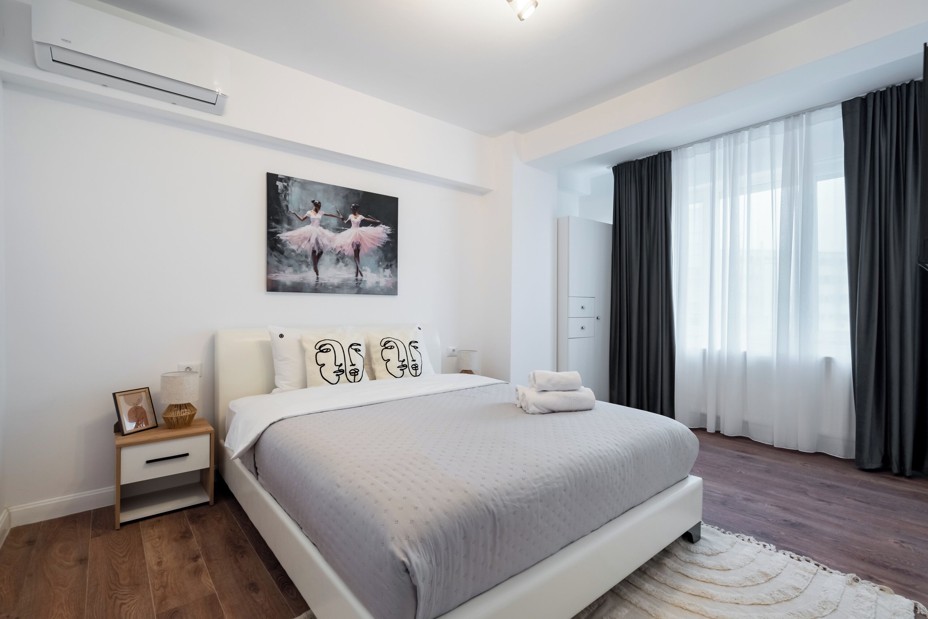 埃及棉床單、高級寢具、書桌、手提電腦工作空間