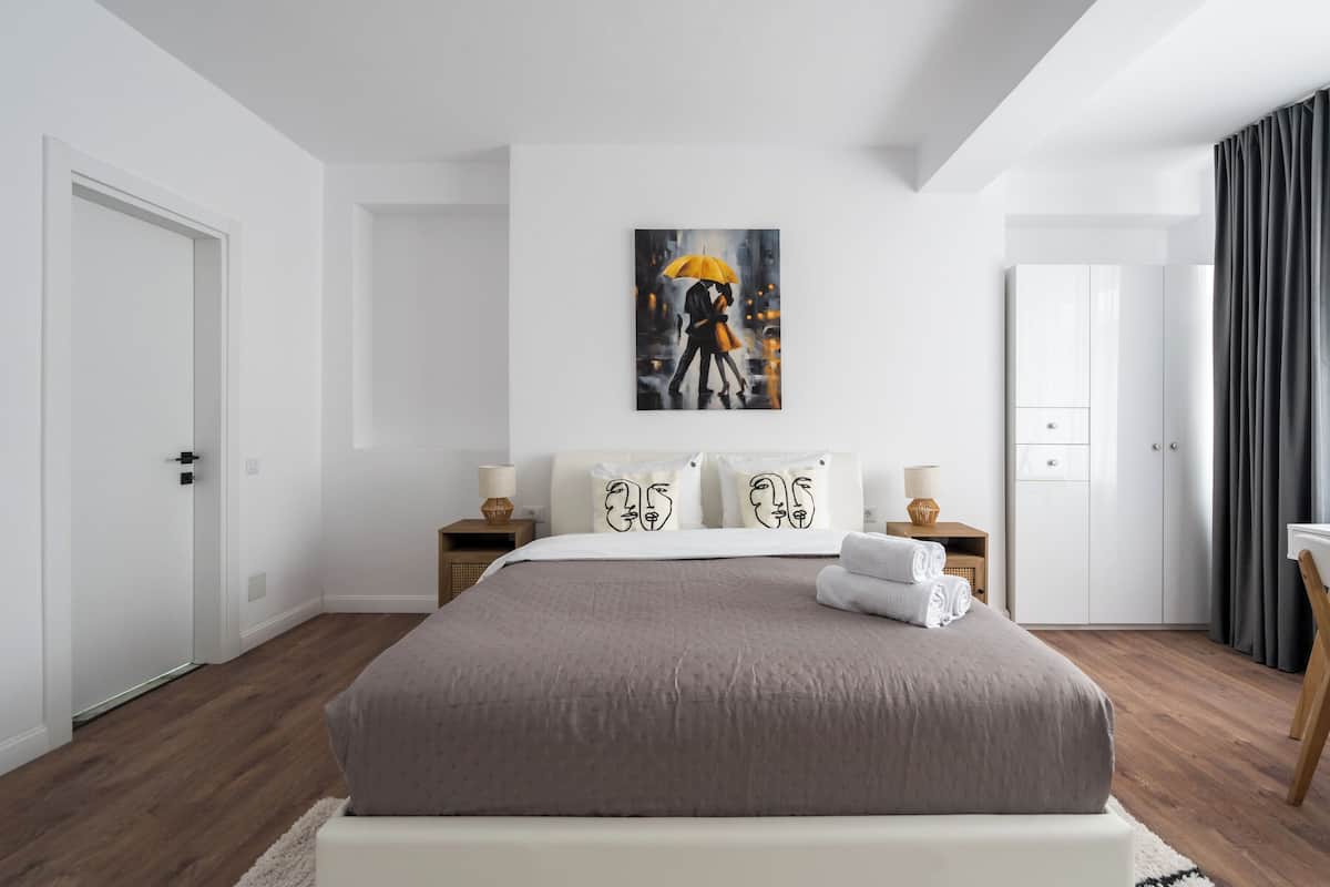 Egyptian cotton sheets, premium bedding, desk, laptop workspace