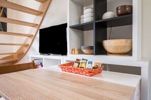 Dining - Apartment 'La Côte D'Aime 44m2' with Mountain View, Shared Terrace and Wi-Fi (La Plagne Tarentaise)