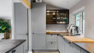 Køleskab, ovn, kogeplade, opvaskemaskine