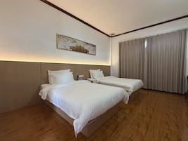 Comfort Twin Room, Courtyard View | Soundproofing, free WiFi