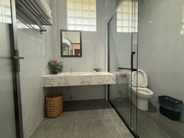 Comfort Twin Room, Courtyard View | Soundproofing, free WiFi