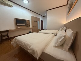 Comfort Twin Room, Courtyard View | Soundproofing, free WiFi
