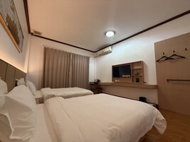 Comfort Twin Room, Courtyard View | Soundproofing, free WiFi