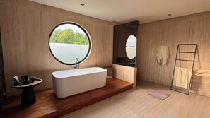 Shower, hair dryer, towels, soap - 4-bedroom villa in peaceful Bali with all the amenity (Bali)