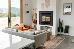 TV, fireplace, stereo