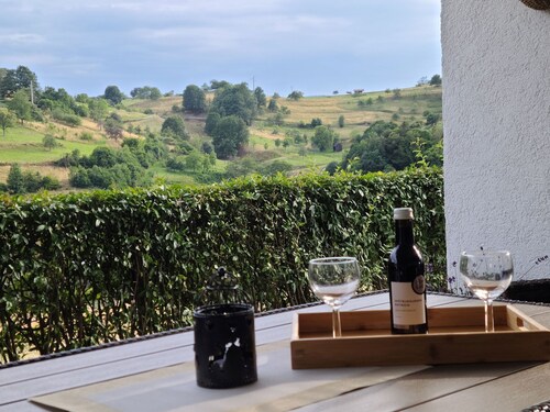 Appartement 'Am Südhang' avec vue sur les montagnes, terrasse privée et Wi-Fi