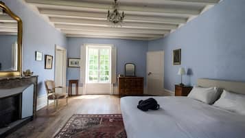6 slaapkamers, een strijkplank/strijkijzer
