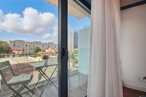 Moonlight | Egyptian cotton sheets, premium bedding, travel crib, free WiFi