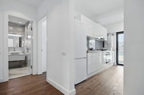 Moonlight | Private kitchen | Full-size fridge, oven, stovetop, espresso maker