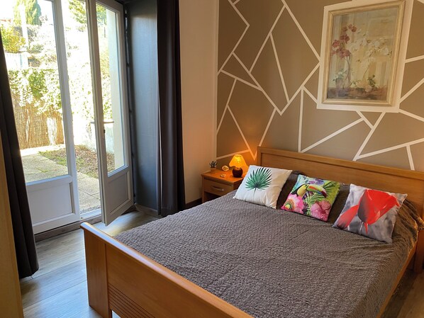 2 bedrooms, iron/ironing board, travel cot, free WiFi