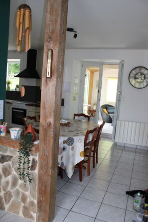 Dining - Mont Saint-Michel Bay, comfortable 3*** gîte (Pleine-Fougères)