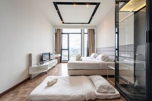 Departamento superior, 2 habitaciones, cocina, vista a la ciudad | Minibar, escritorio y espacio para trabajar con laptop 