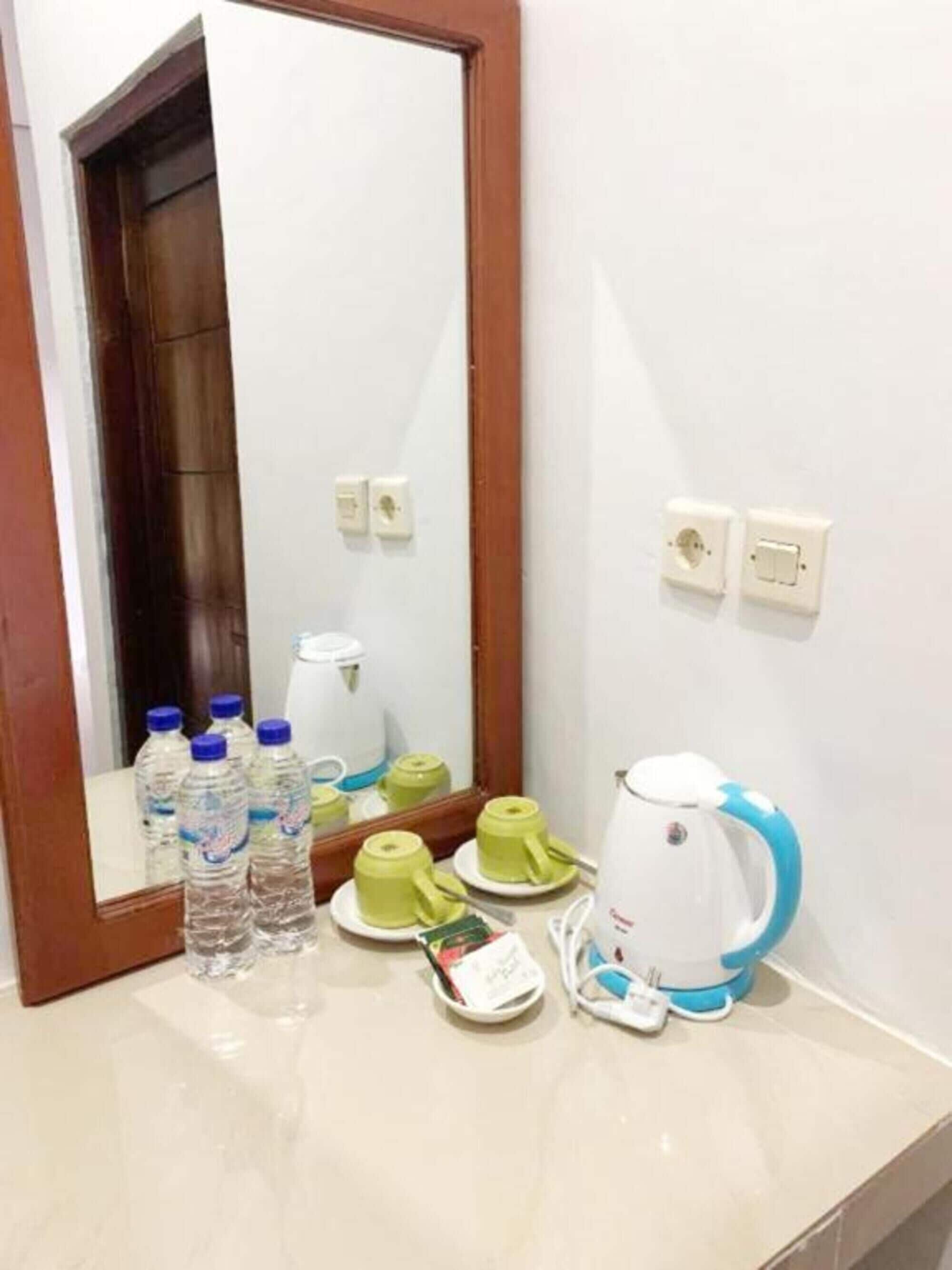 Bureau, espace de travail pour ordinateur portable, Wi-Fi gratuit