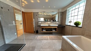 Apartment, Balcony | Bathroom - Ferienwohnung am Urbanbrunnen (Hagnau)