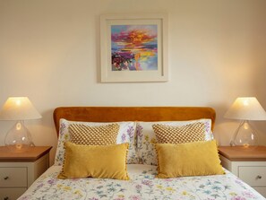 2 bedrooms, individually decorated, individually furnished, free WiFi - Taigh Eva (Isle of North Uist)