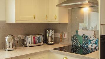 Dishwasher, cookware/dishes/utensils