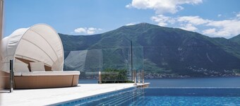 Villa with infinity pool and views of the sea and the Bay of Kotor
