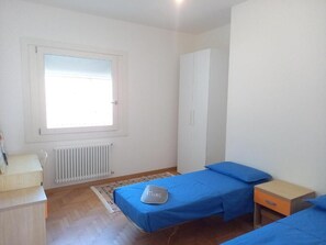 2 Schlafzimmer, Schreibtisch, kostenloses WLAN, BettwÀsche