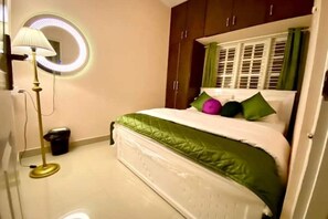 2 chambres, fer et planche à repasser, Wi-Fi, draps fournis