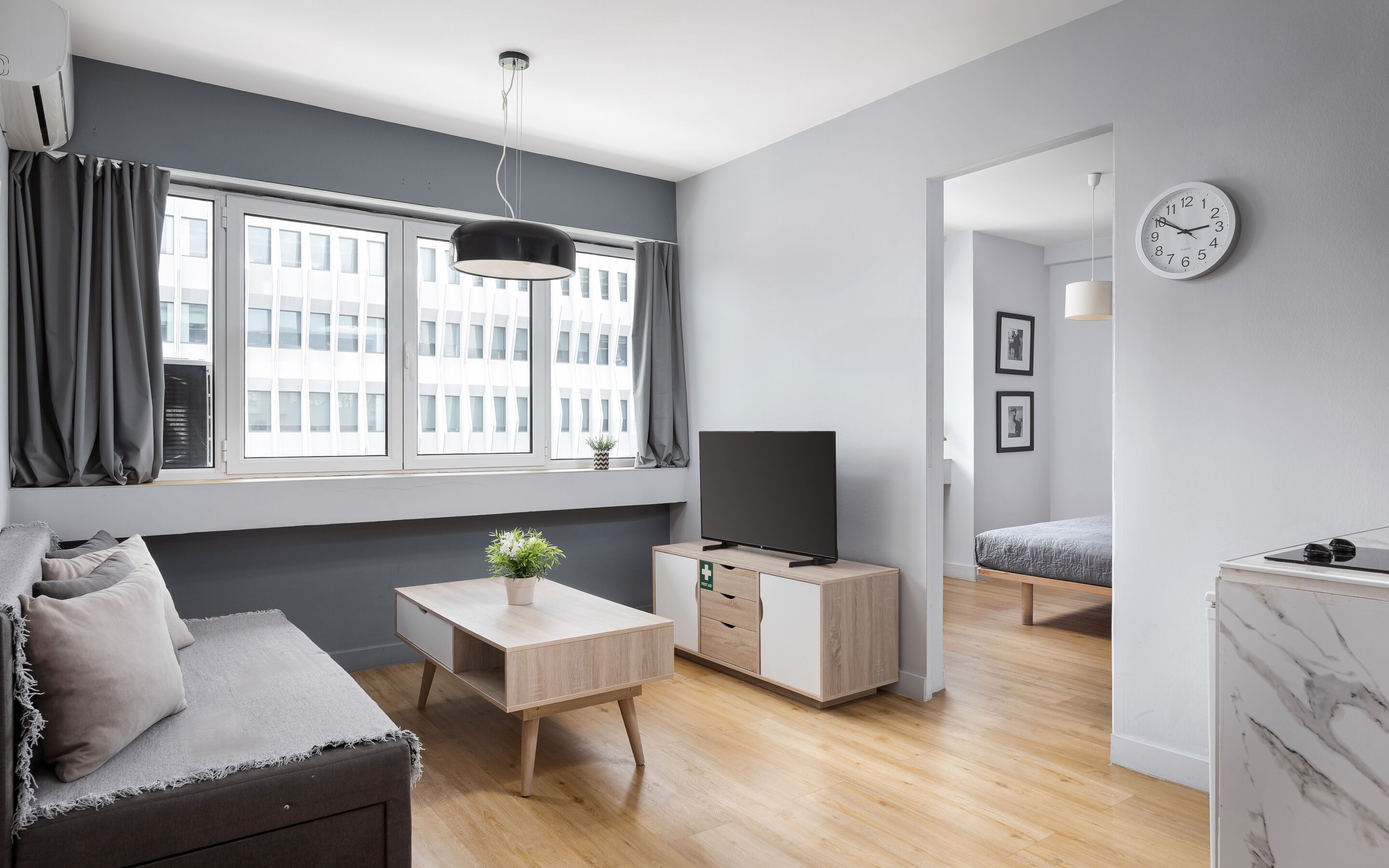 50-inch Smart TV with satellite channels, Netflix, streaming services