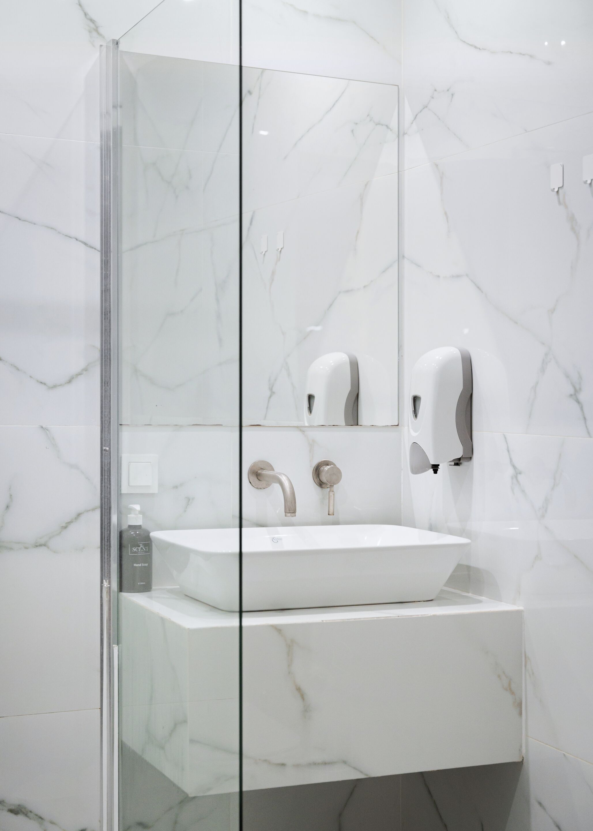 Superior Suite | Bathroom | Shower, rainfall showerhead, free toiletries, hair dryer