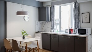 Espressomaschine, Wasserkocher mit Kaffee-/Teezubehör