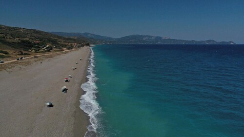 Charming 1-bedroom apartment in quaint ΕΥΒΟΙΑ with WiFi, AC