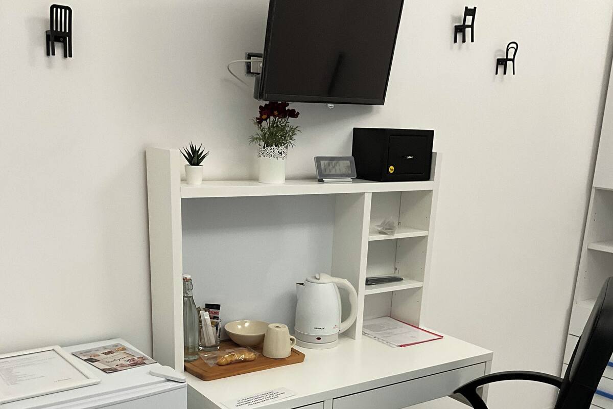 Desk, laptop workspace, free WiFi
