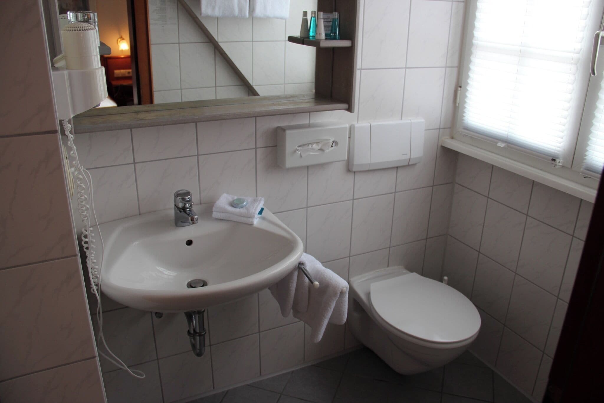 Doppelzimmer | Badezimmer | Bademäntel