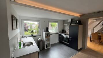 冰箱、微波炉、烤箱、炉灶