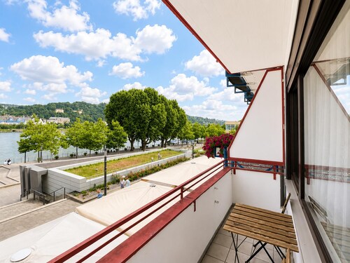 Riverside Retreat in Koblenz