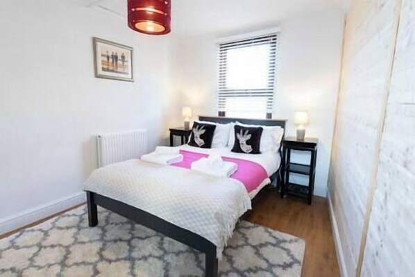 1 غرفة نوم ومكواة/لوح كي وواي فاي