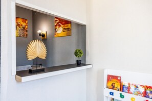 Interior - Studio 'Family Room for 3 People - No. 9' with Wi-Fi (Chantonnay)