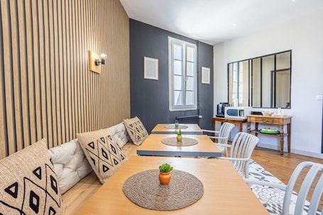 Dining. Studio 'Family Room for 3 People - No. 9' with Wi-Fi
