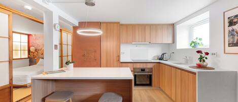 Réfrigérateur, four, plaque de cuisson, lave-vaisselle