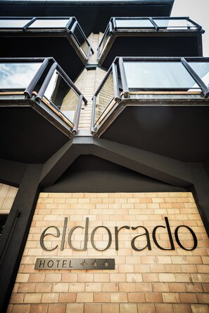 Mặt tiền nơi lưu trú