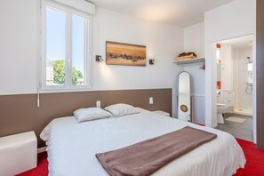 1 bedroom, WiFi, bed sheets - Room 'N°01' with Wi-Fi (Chantonnay)